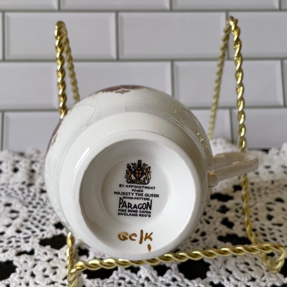 Paragon red and gold saucer and tea cup / fruit image Bone China made in England - Picture 12 of 12